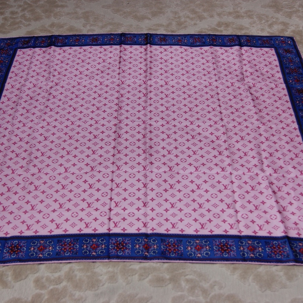 New Louis Vuitton Scarf Monogram Giant Pink Silk Oversize Wrap - Picture 6 of 14